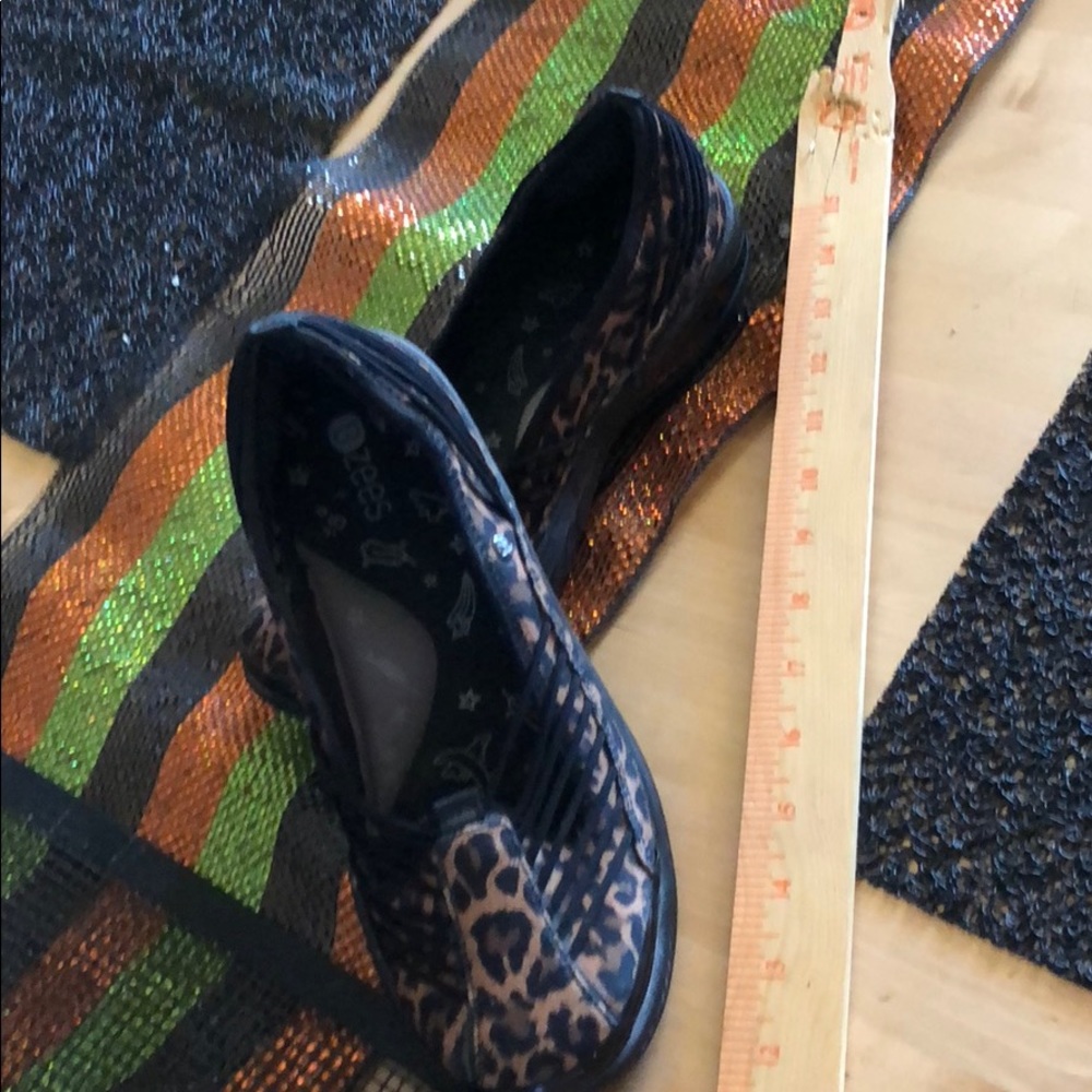 Bzees size 8 leopard print!
